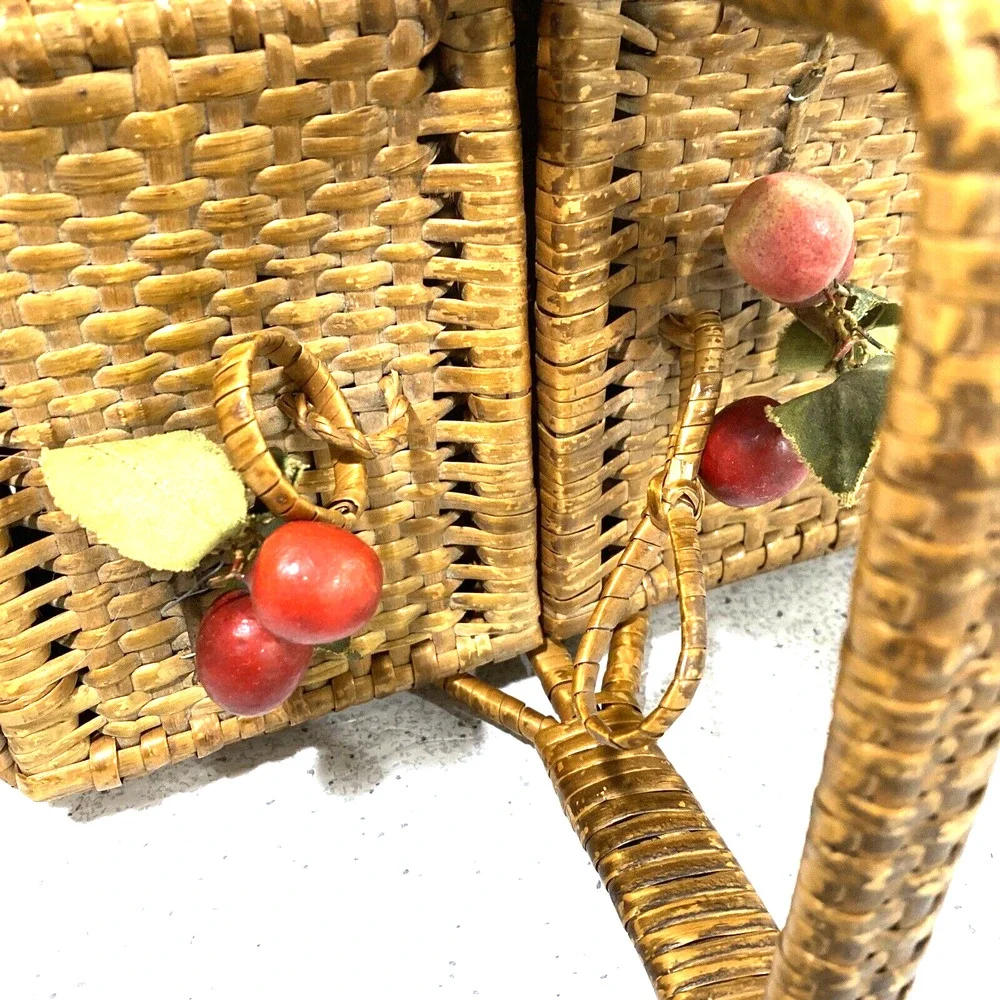 Vintage Woven Market Basket Small Split Lid Top Handle Carrier Wicker & Fruit